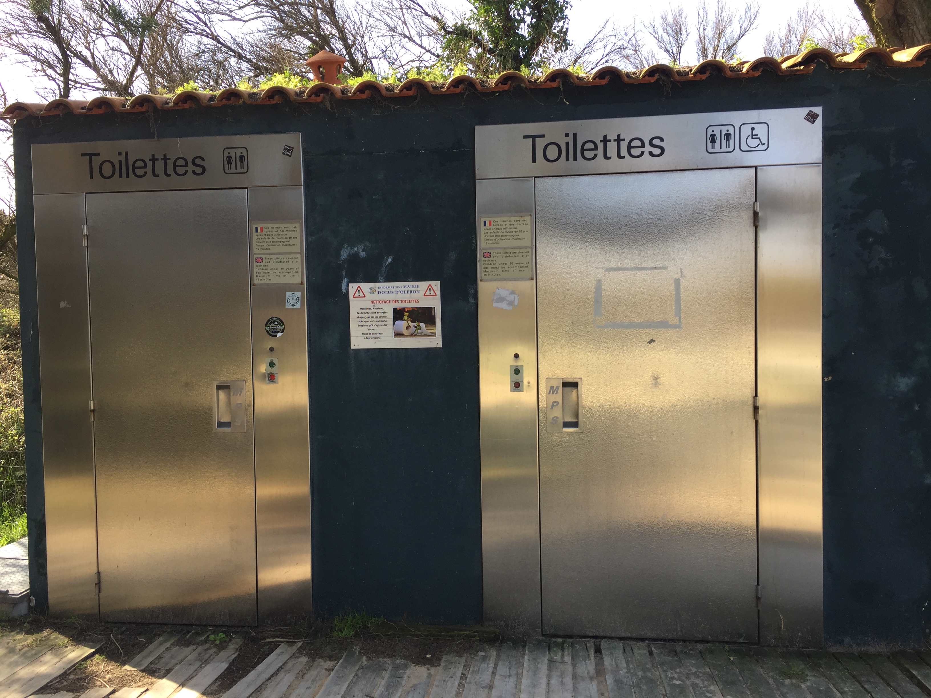 Toilettes publiques - Plage de la Rémigeasse