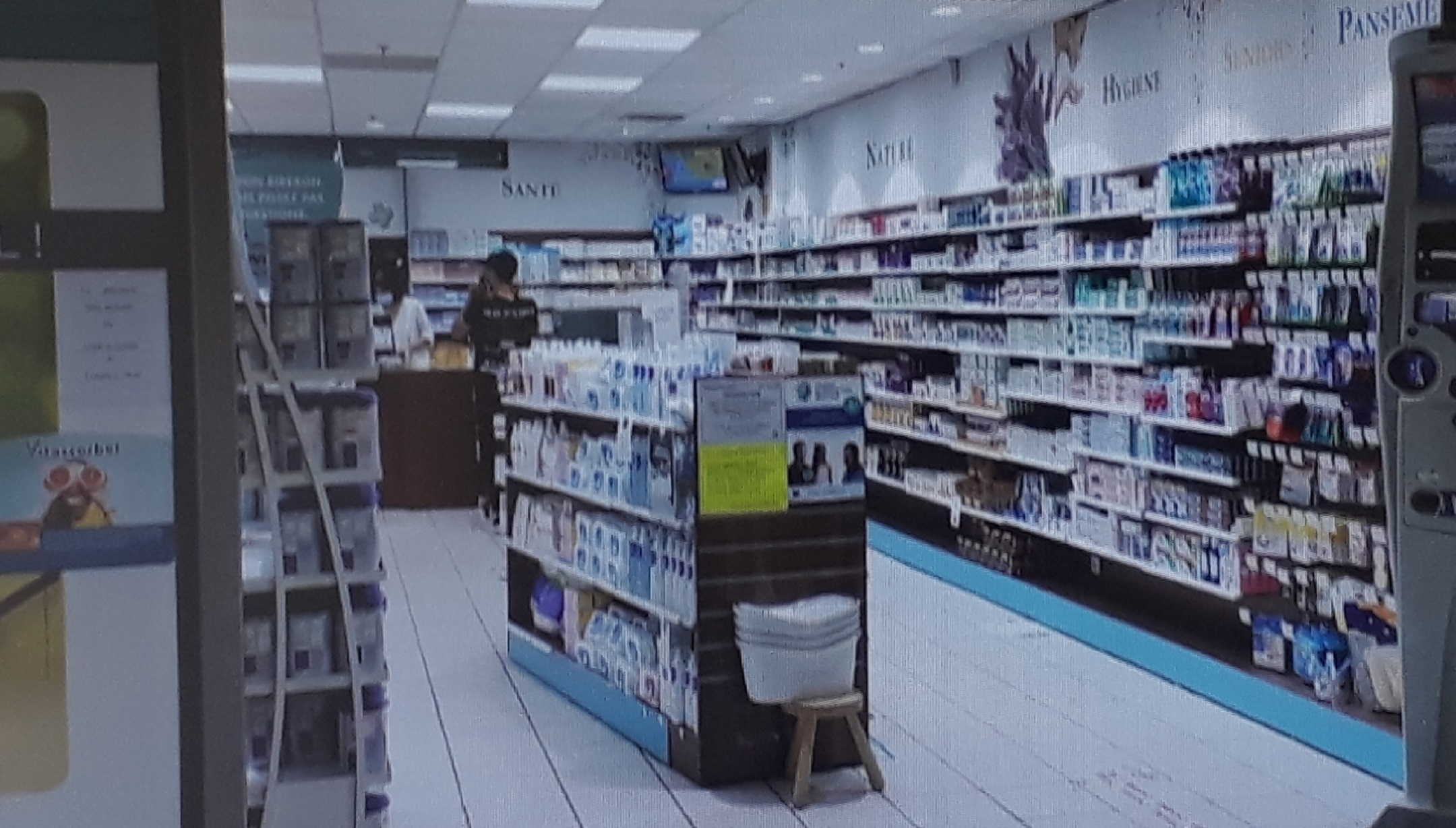 Intérieur de la pharmacie du C.C. St Roman