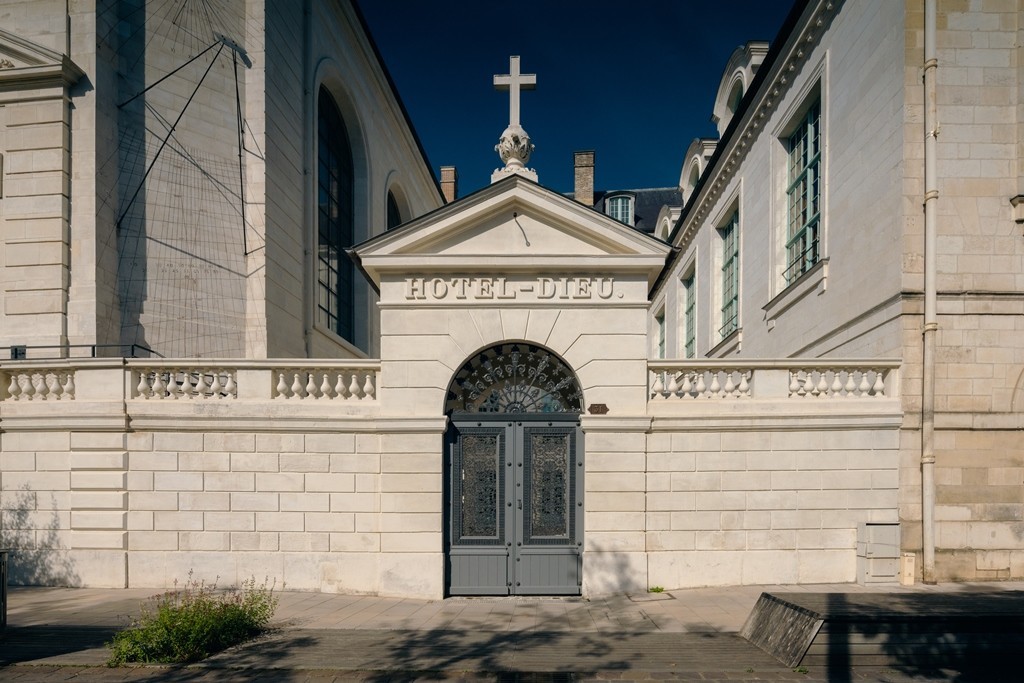 Visite historique de l'Hôtel-Dieu-le-Comte null France null null null null
