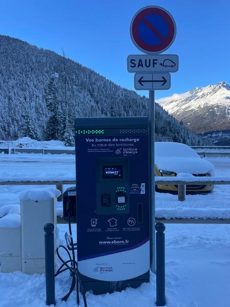 Borne de recharge pour véhicules électriques_Valfréjus