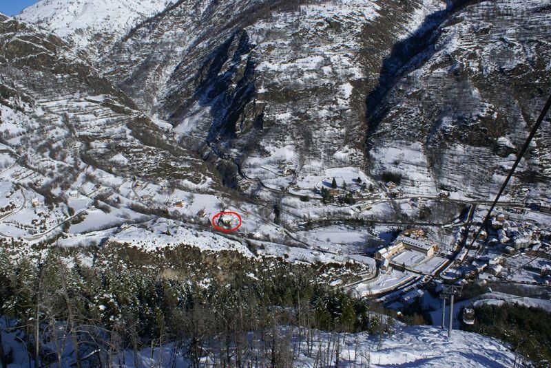 vue et localisation depuis le télécabine qui permet l'accès au sommet des pistes d Auron