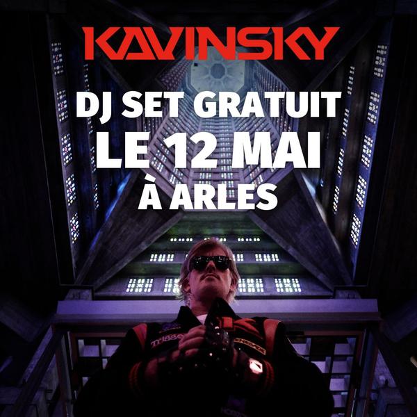 Le DJ Kavinsky en concert à la Place de la République