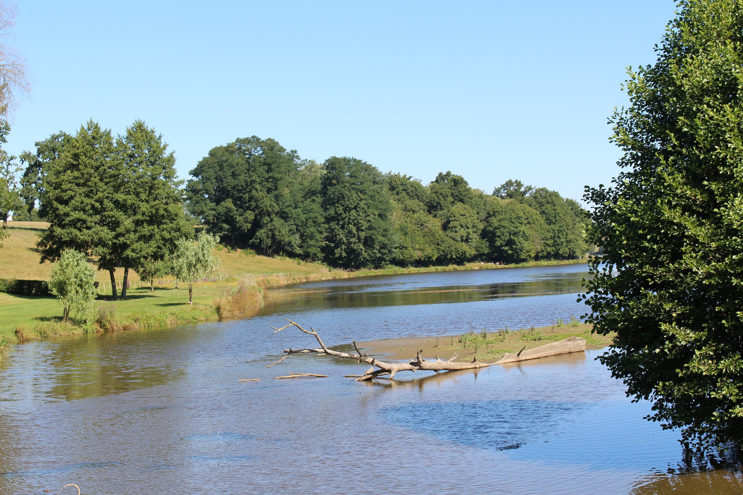 Massignac sentier autour du Mas Chaban