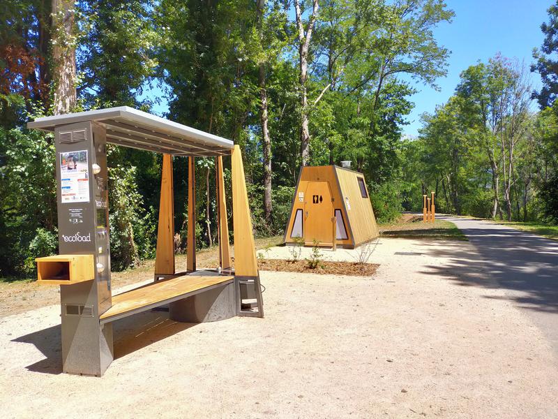 Borne de recharge VAE et wc publics