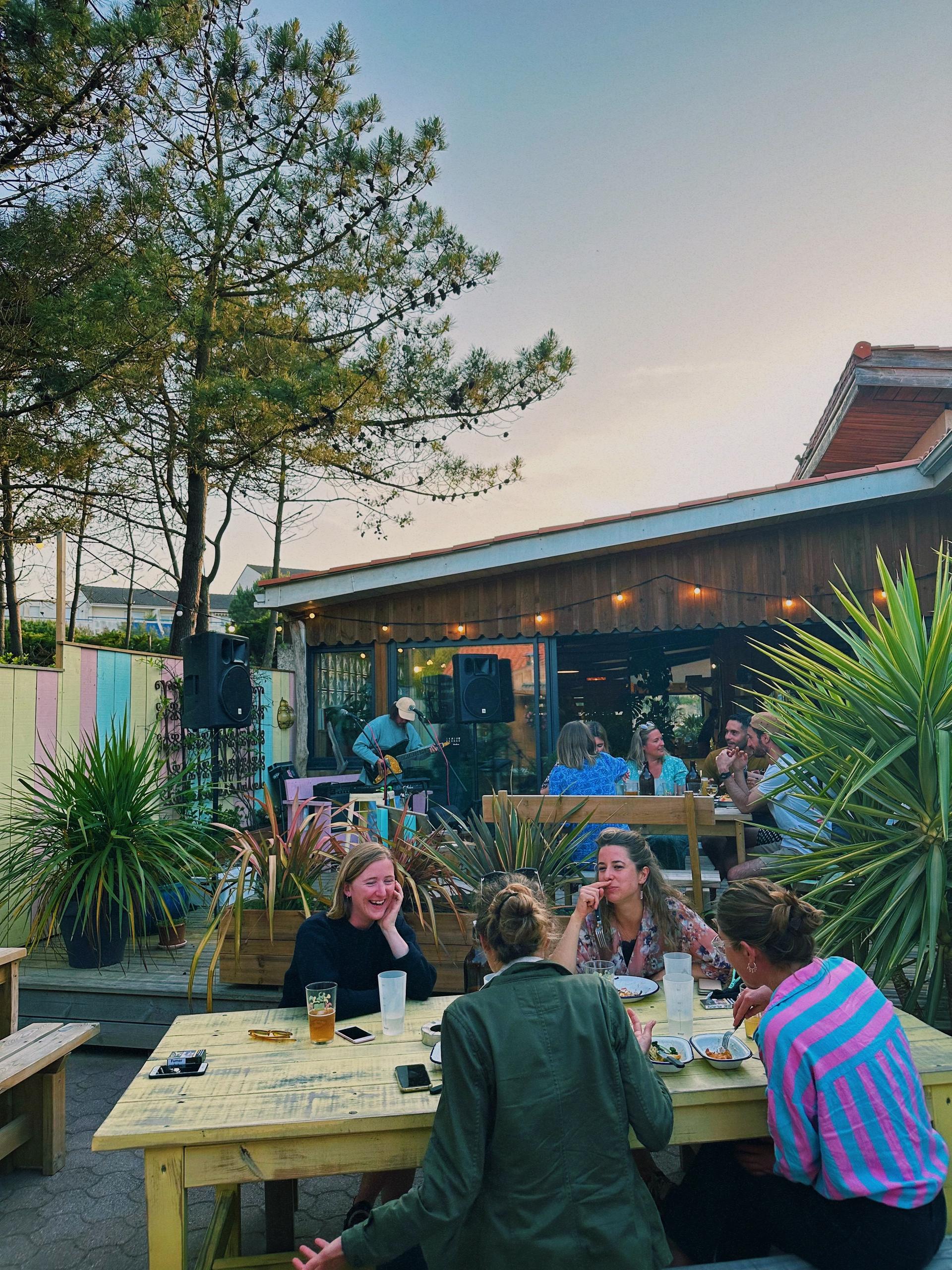 Cheeky Family - Le Surf Camp