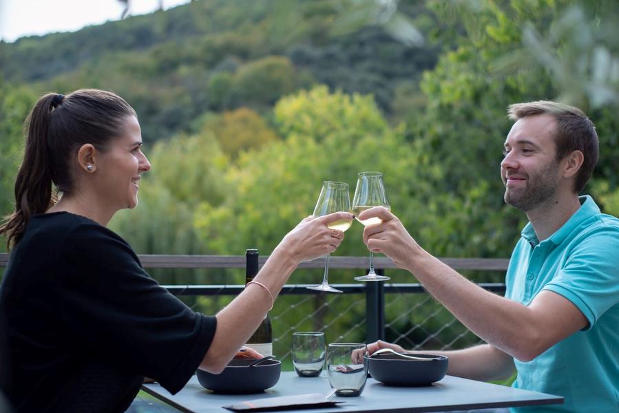 Meyras - Repas au restaurant la terrasse des thermes de neyrac les bains ©altimax©stnb