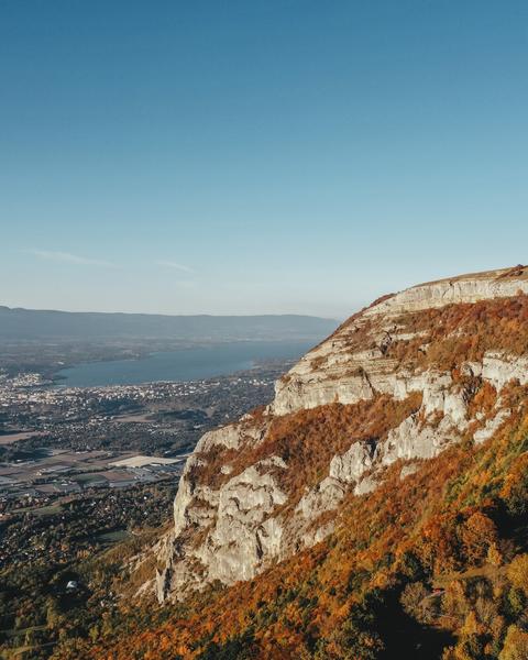 Salève en automne, vue sur les Alpes