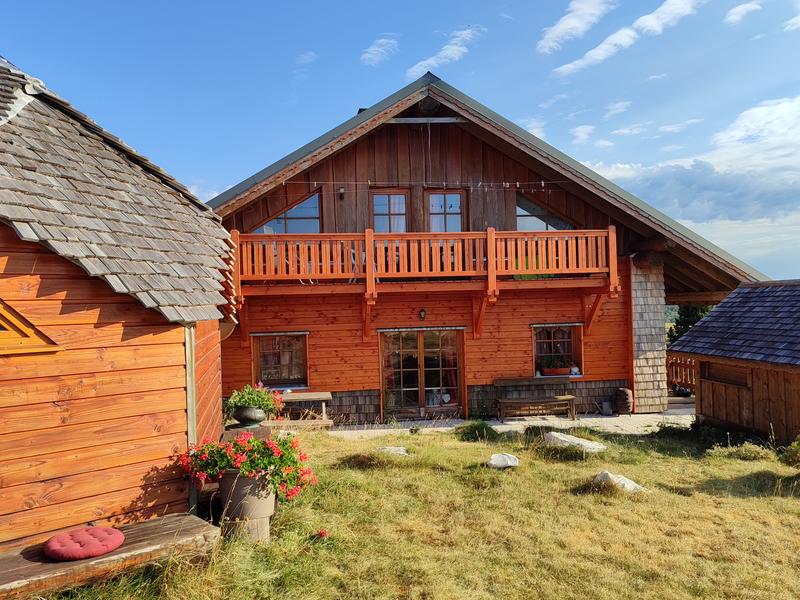 Le zom Étoilécime, chambre insolite, juste à côté du chalet des propriétaires.