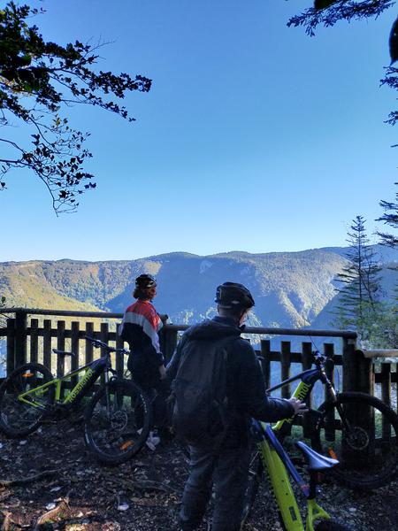 Giron 1000 station et village_Giron