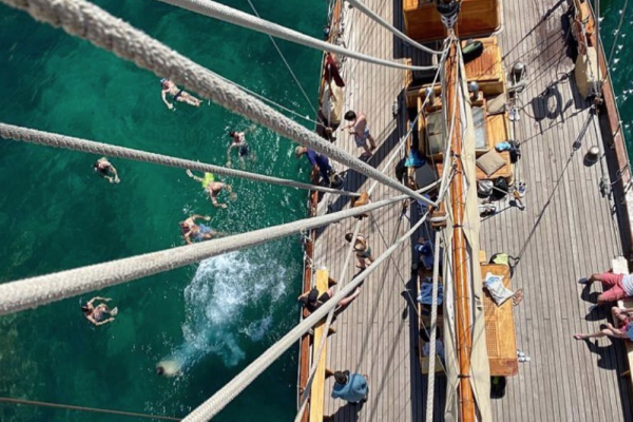 Journée Calanques, voile et baignade sur Le Don du Vent