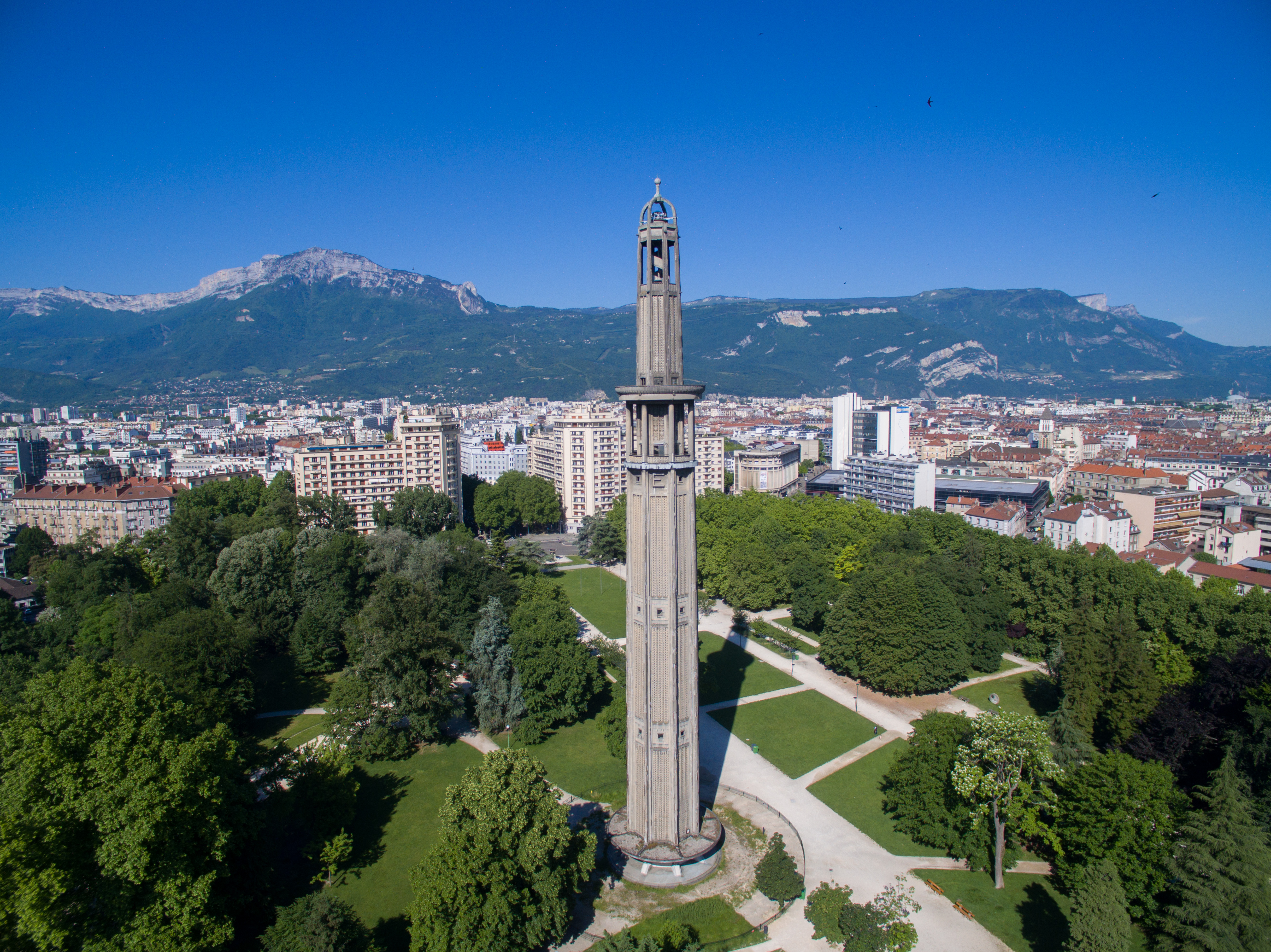 768646_tour_perret.jpg