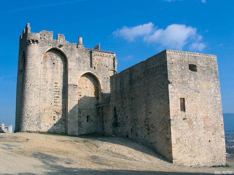 Site médiéval et chapelle fortifiée