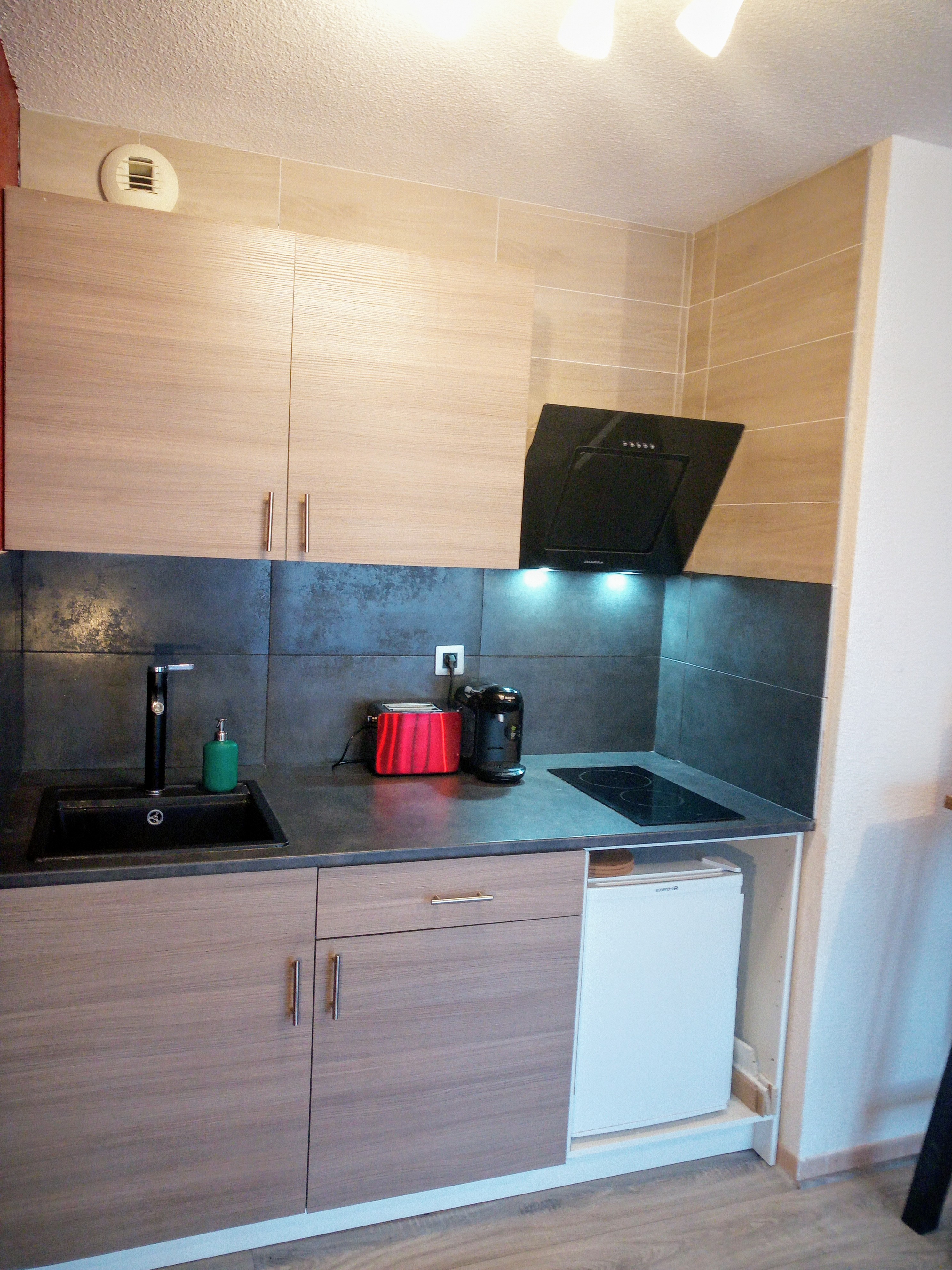 LE STUDIO CEZANNE NGUYEN, Trets - photo 7