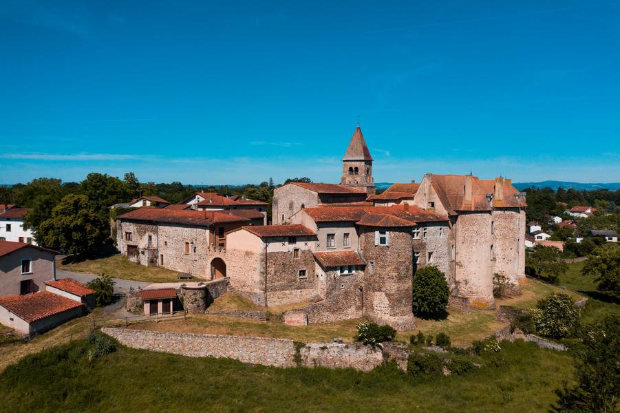 Visite thématique - "Les mur-murs du bâti" : archéologie verticale du prieuré"_Pommiers-en-Forez