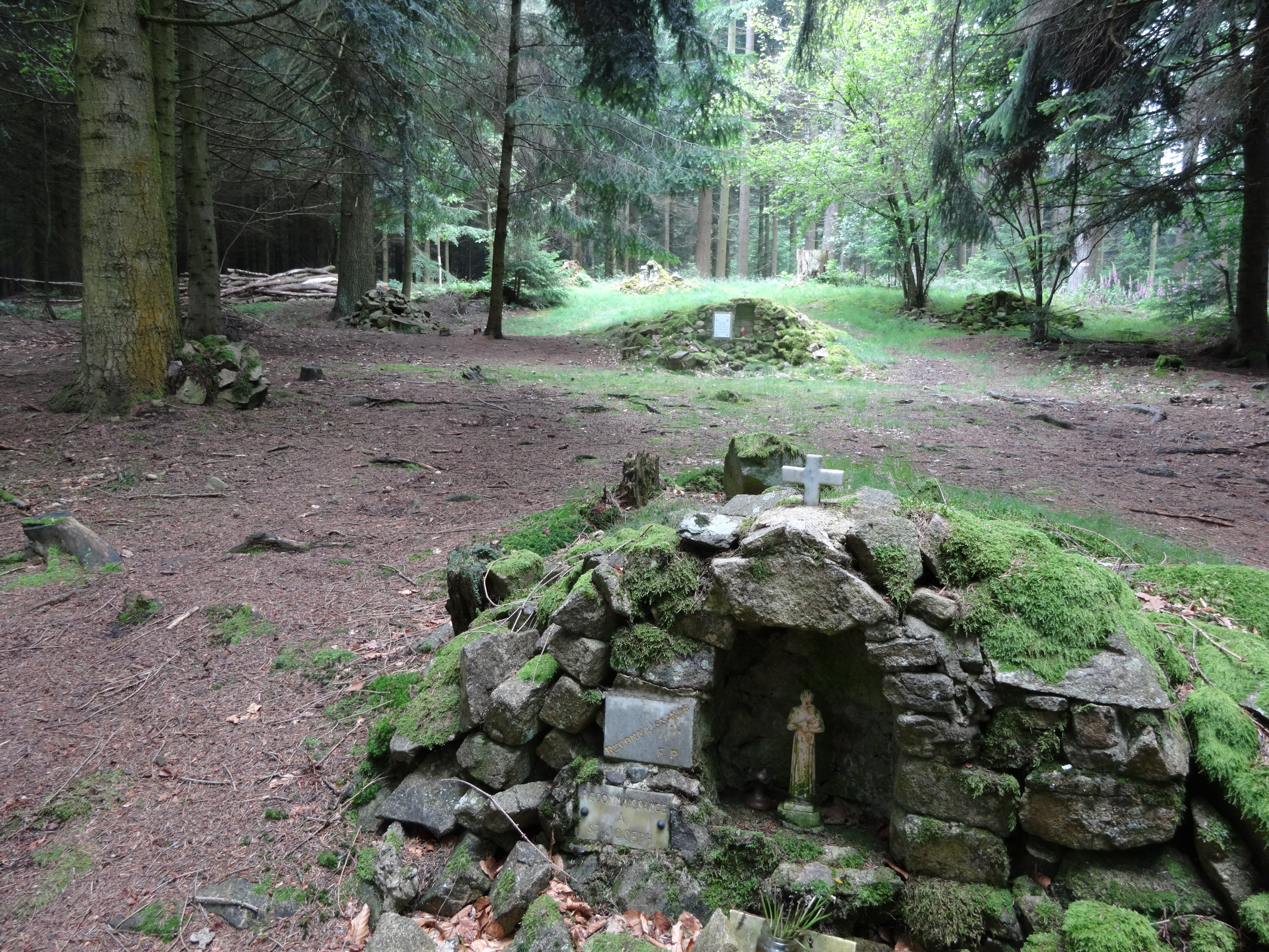 Oratoire dans les bois de St Appolinaire