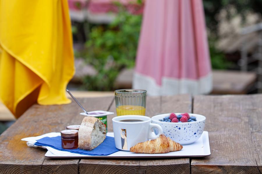 Petit-Déjeuner en terrasse