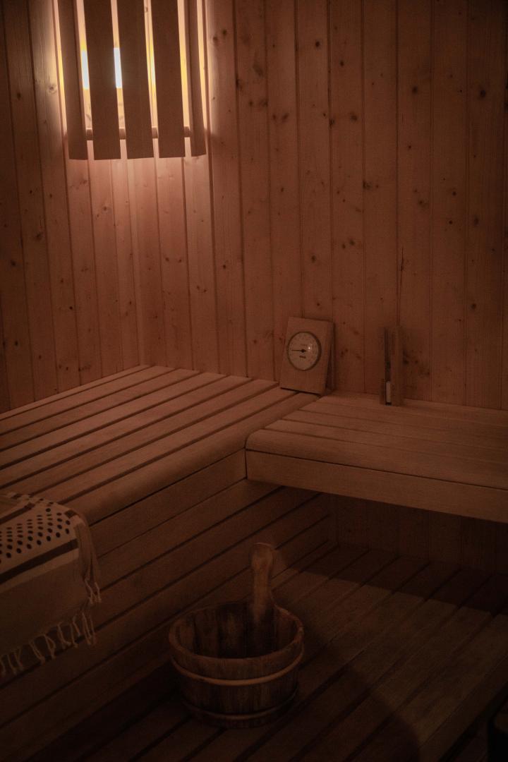 Espace bien être avec sauna et douche