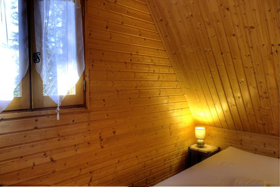 Gîte Mélèze-Chambre Lit double/Fenêtre-La Bollène-Vésubie-Gîtes de France des Alpes-Maritimes