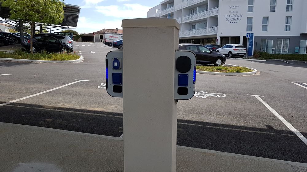 Parking des Antilles de Jonzac - ZAC Val de Seugne - Bornes de recharge véhicule électrique