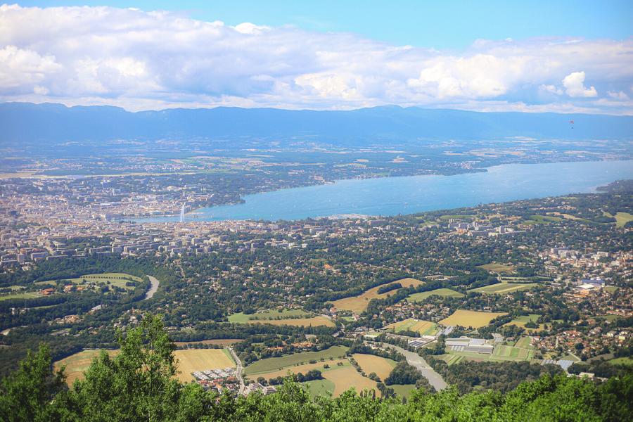 Vue sur le lac Léman et Genève depuis le Salève