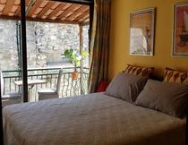 Chambre avec blacon - Chambres d'hôtes Lou Casteu