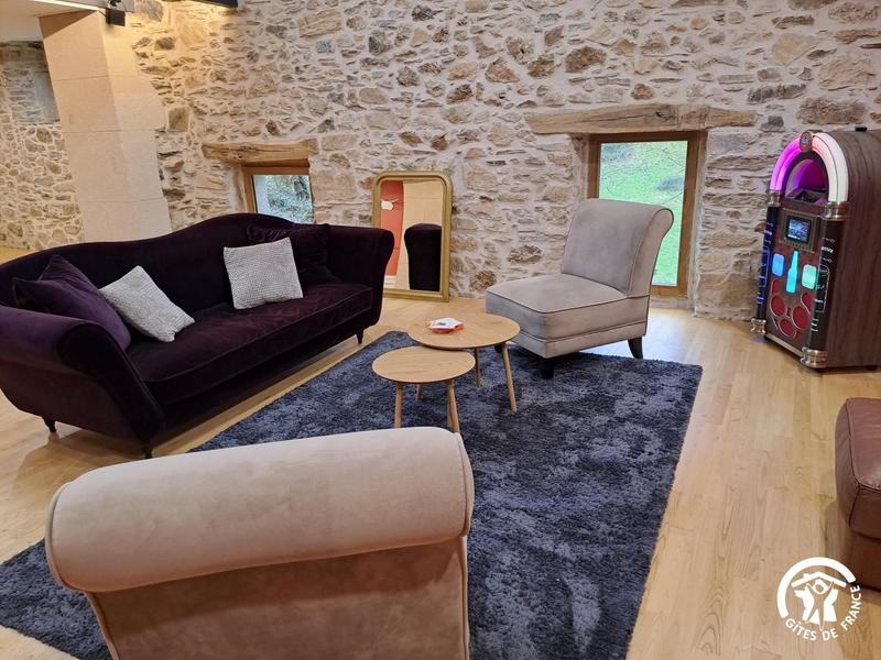 Le gîte du Tilleul de Bressolles - Le Bez - Gîtes de France Sud - salon annexe