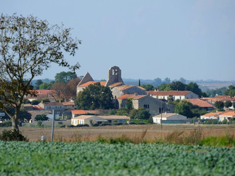Vue bourg de Genouillé