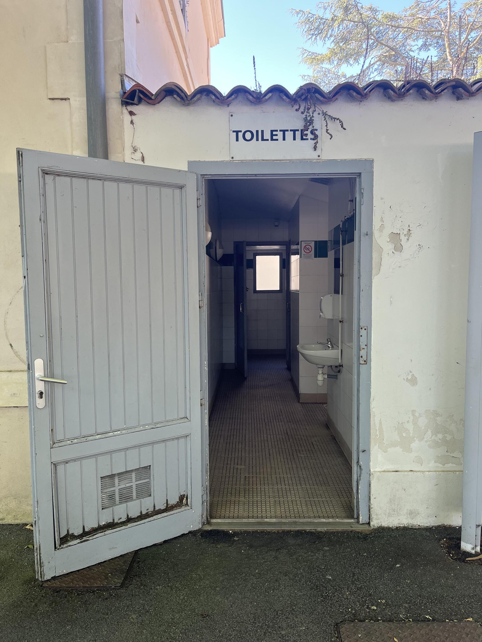 Toilettes publiques - Place de la République