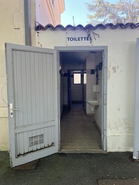 Toilettes publiques - Place de la République