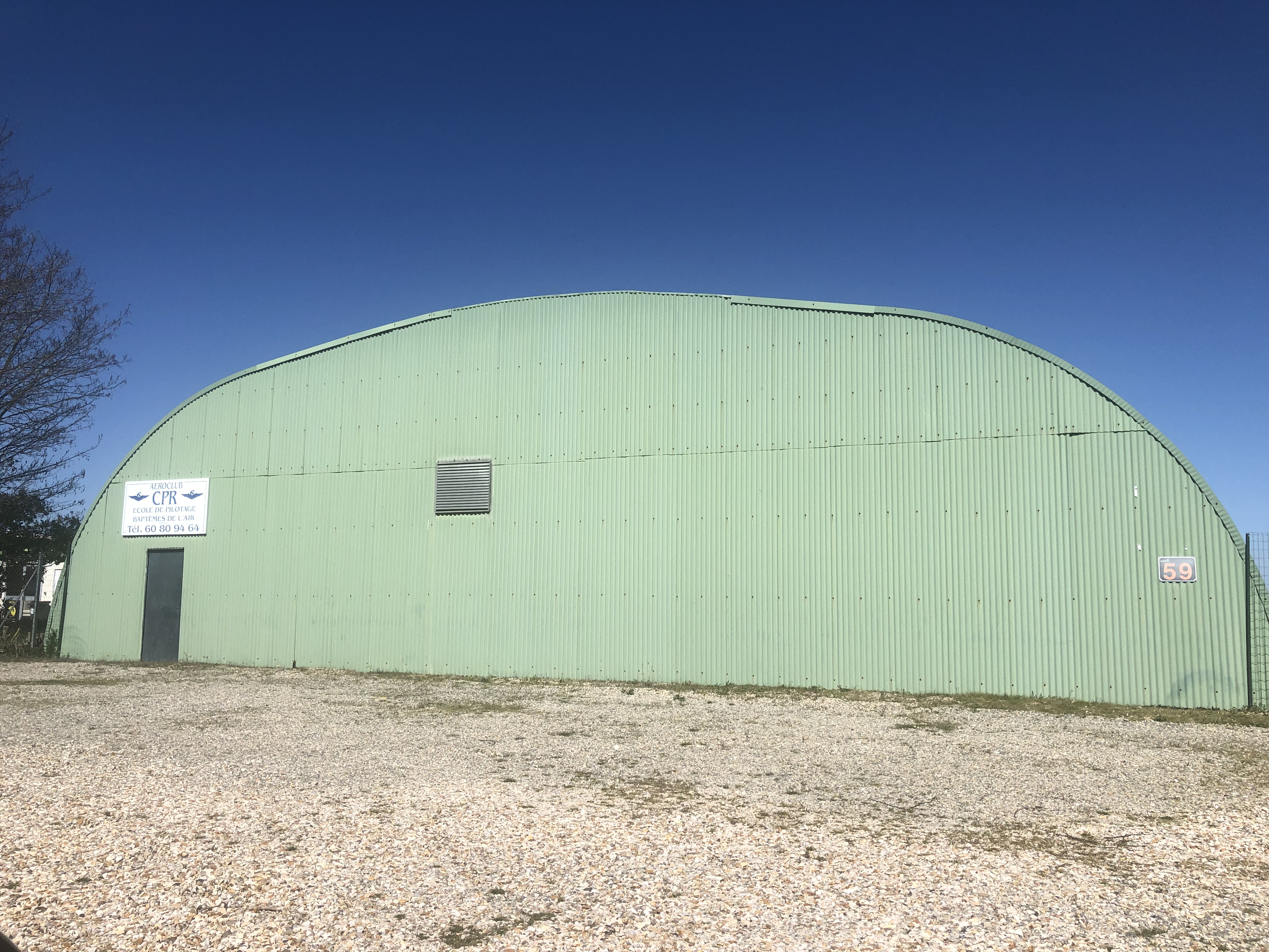 Hangar Au00e9roClub Centre de Pilotage Ru00e9gional