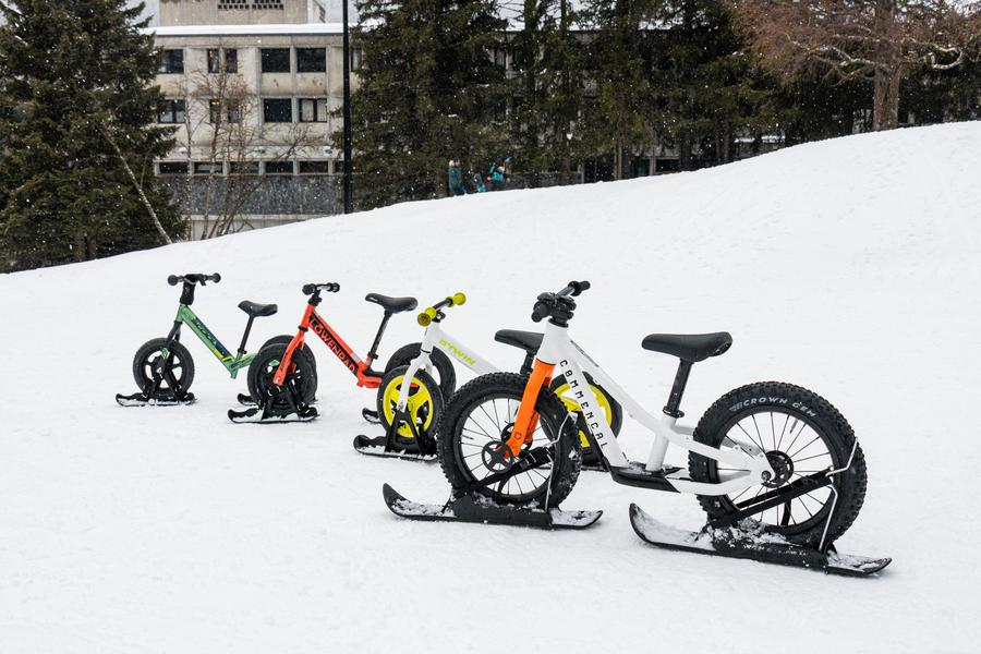 Inleiding tot het rijden op een loopfiets op sneeuw op de Col de Pierre Carrée