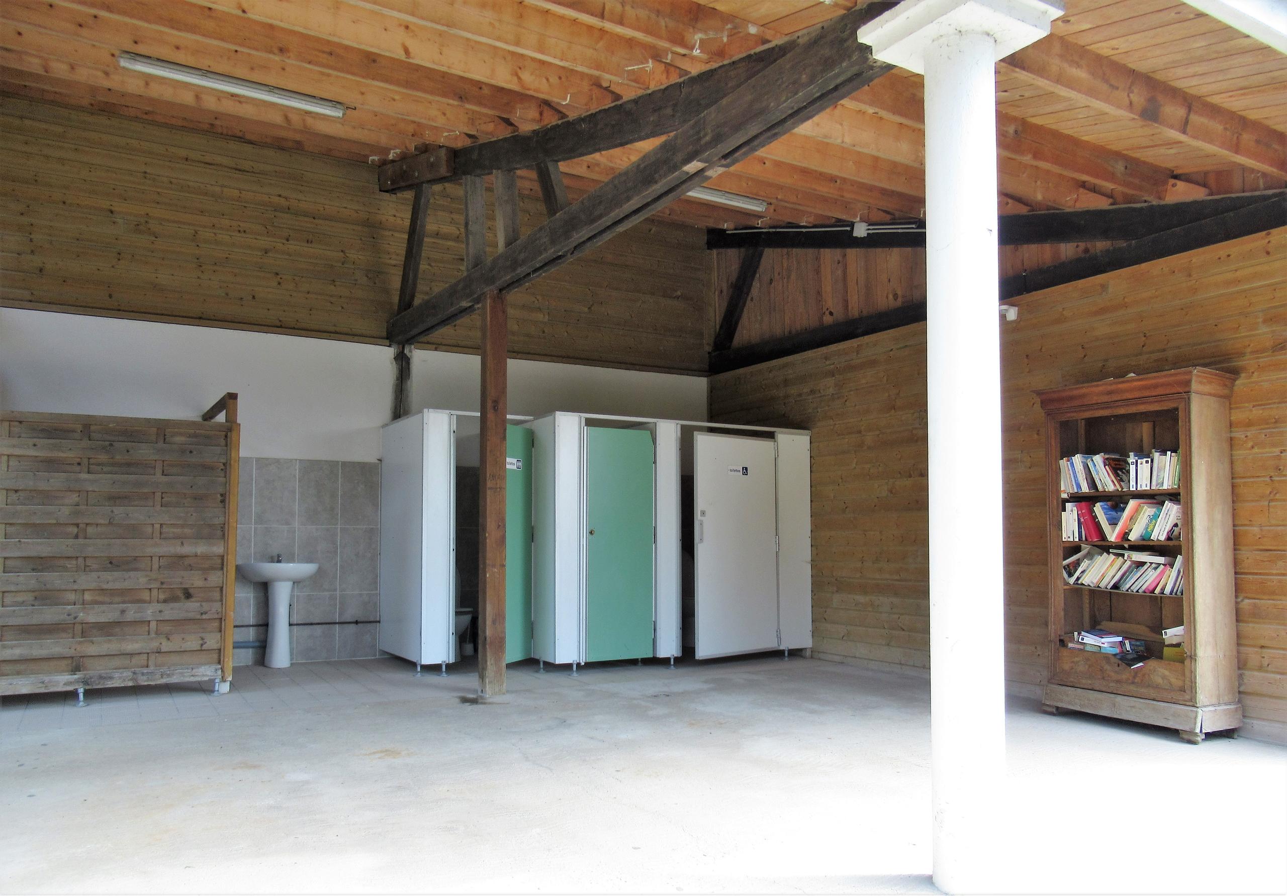 Toilettes publiques - Aire des Tamaris