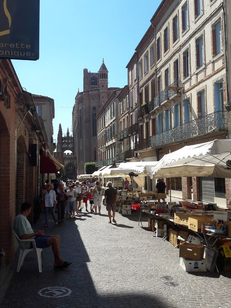 Le Marché de la Création et Bouquinistes