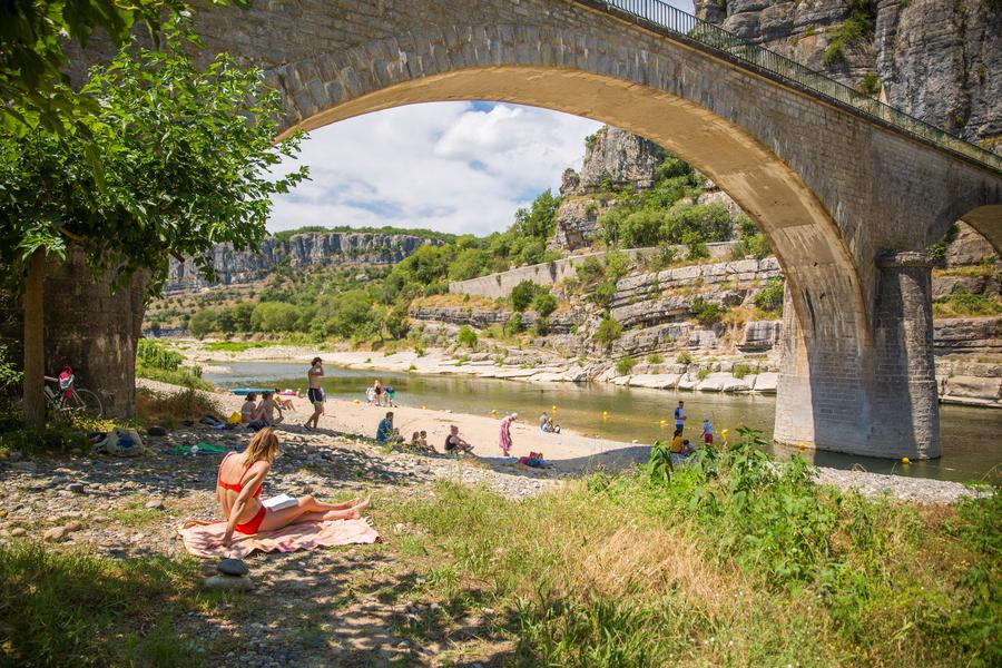 Plage sous le Pont de Balazuc