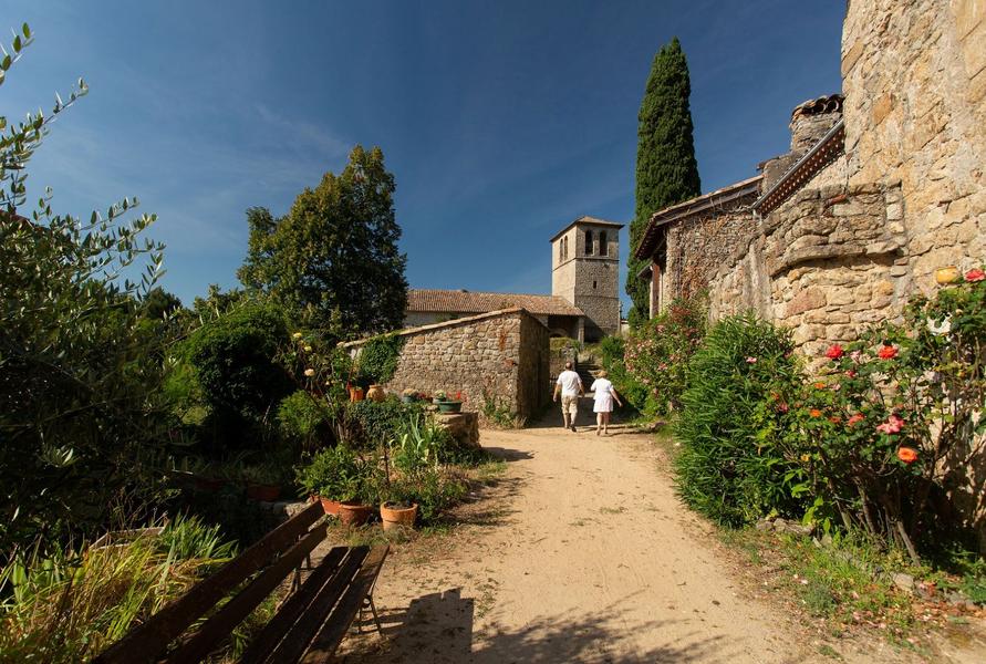 Pont de Labeaume - montée vers l'église de Nieigles ©S.BUGNON