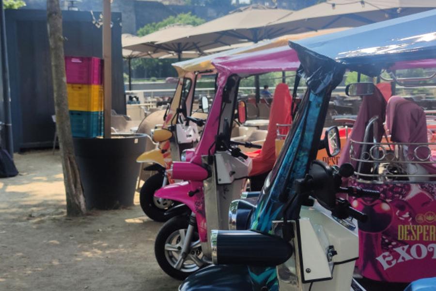 Balade bord de mer en tuk tuk électrique !