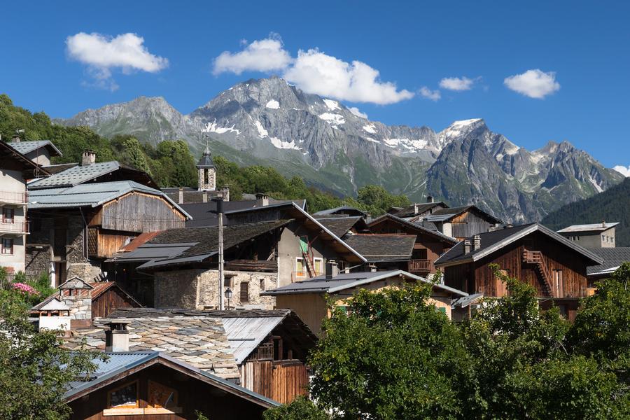 Le Village de Villemartin sur la boucle des hameaux -Bozel
