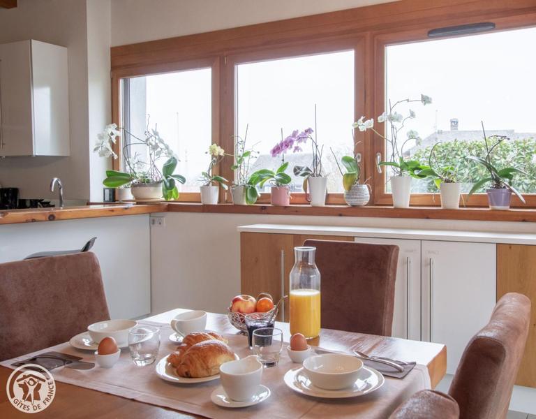 table de petit déjeuner