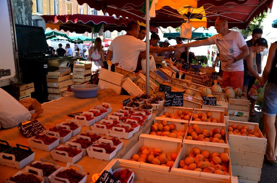 Marché de La Tour d'Aigues