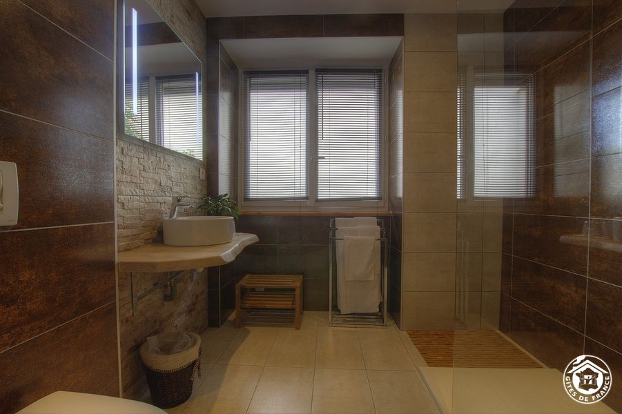 salle d'eau douche italienne au relais ville vieille