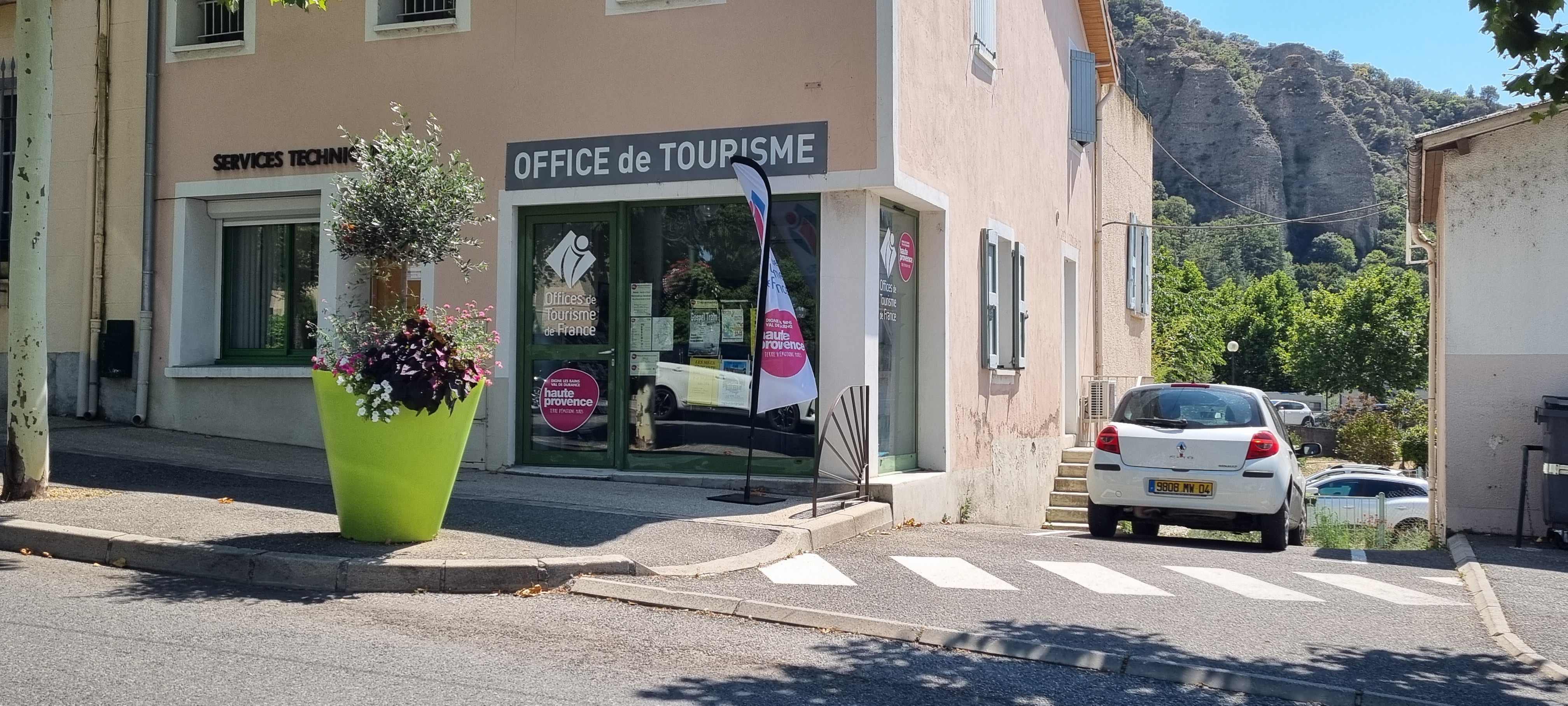 Devanture bureau d'information touristique des Mées 2