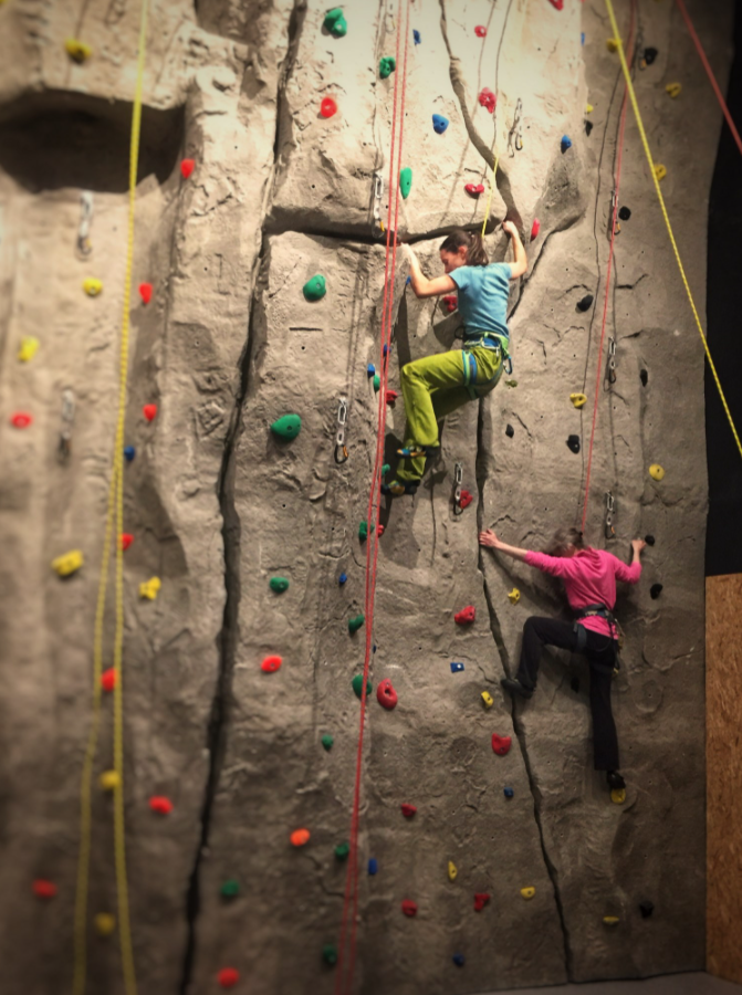Initiation et pratique de l'escalade - The Peak