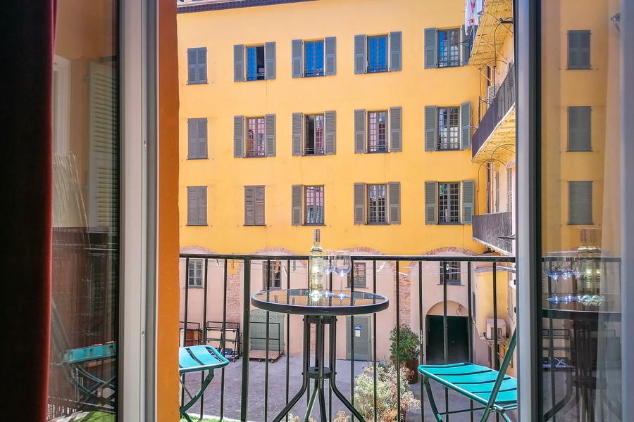 balcon avec vue sur Couvent