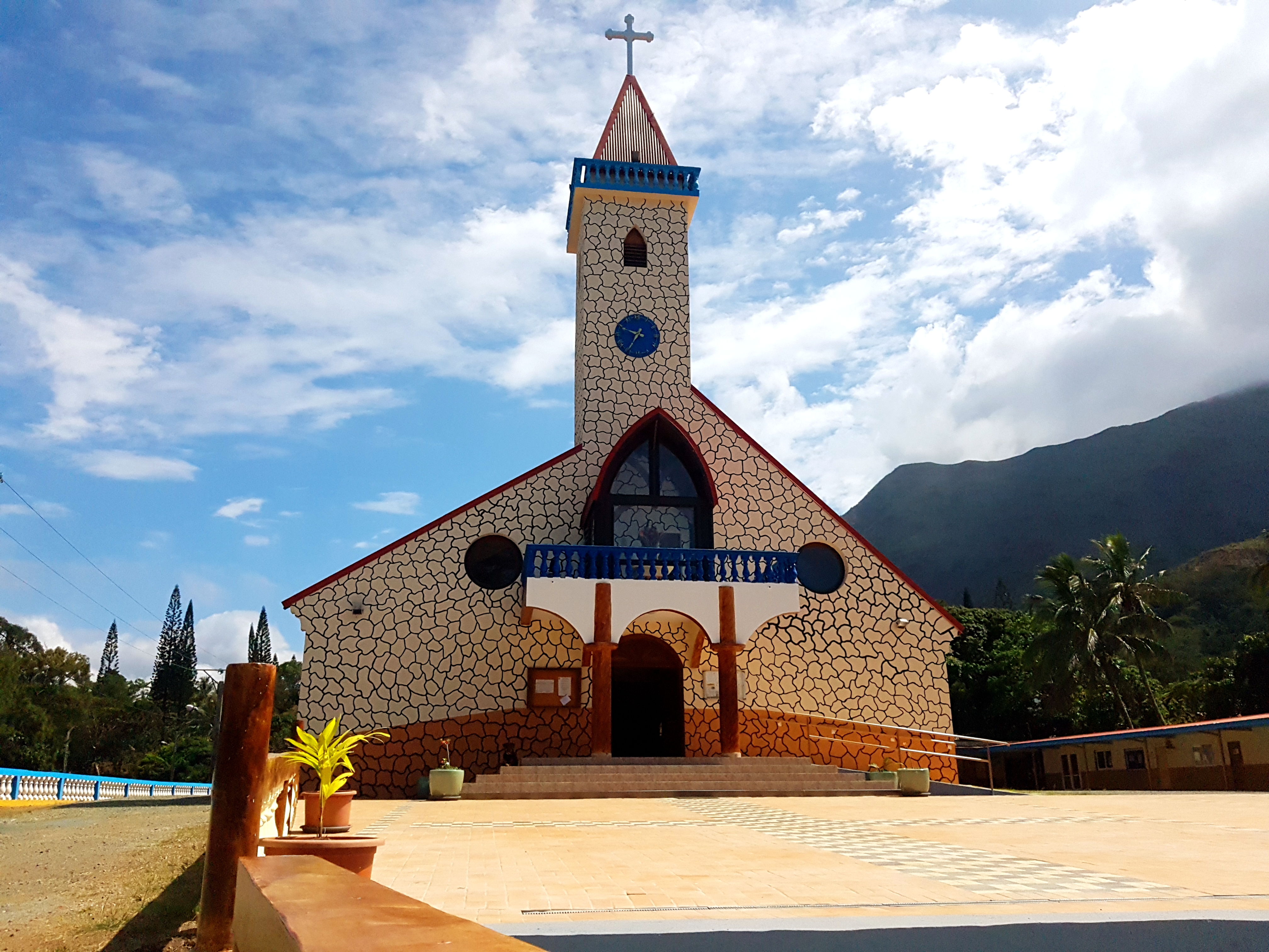 Eglise Sainte Thérèse au Vallon Dore