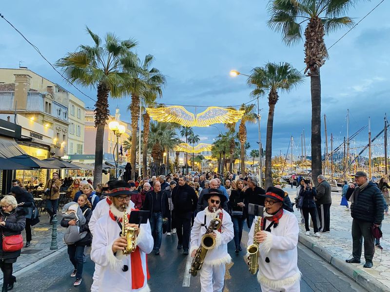 Inauguration of the cribs and Christmas worlds with musical procession