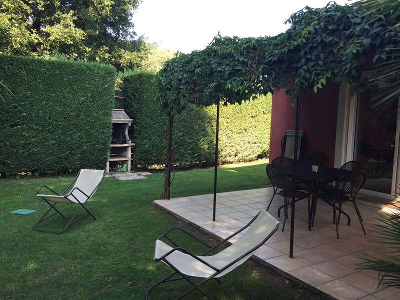 Terrasse avec Jardin privé, clôturé et sans vis-à-vis