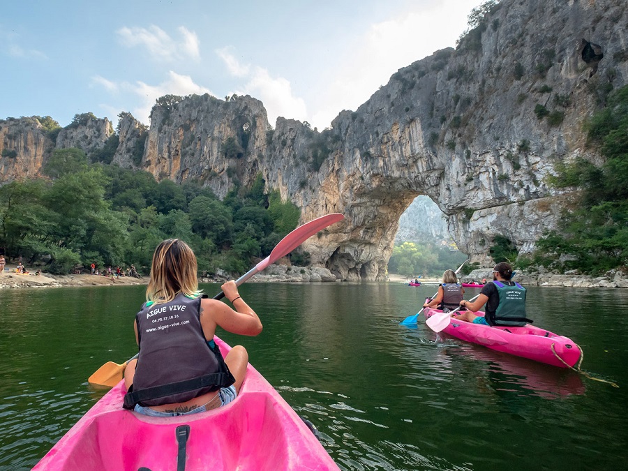 La clé des champs ardèche - descente en canoé - Vallon Pont d'arc