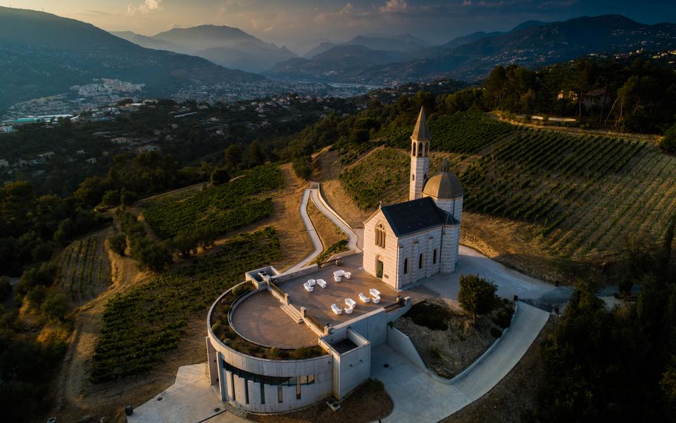 Chapelle, chais et vignes