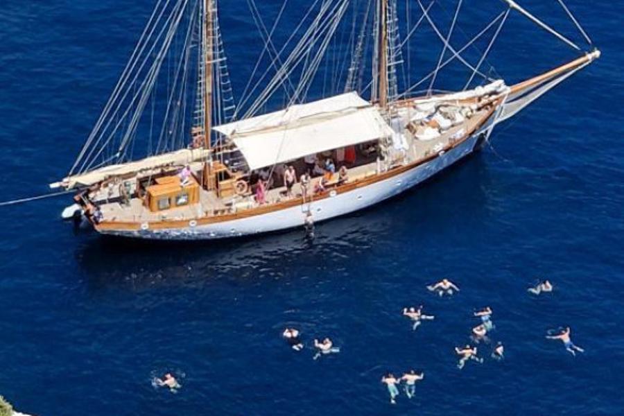 Journée Calanques, voile et baignade sur Le Don du Vent