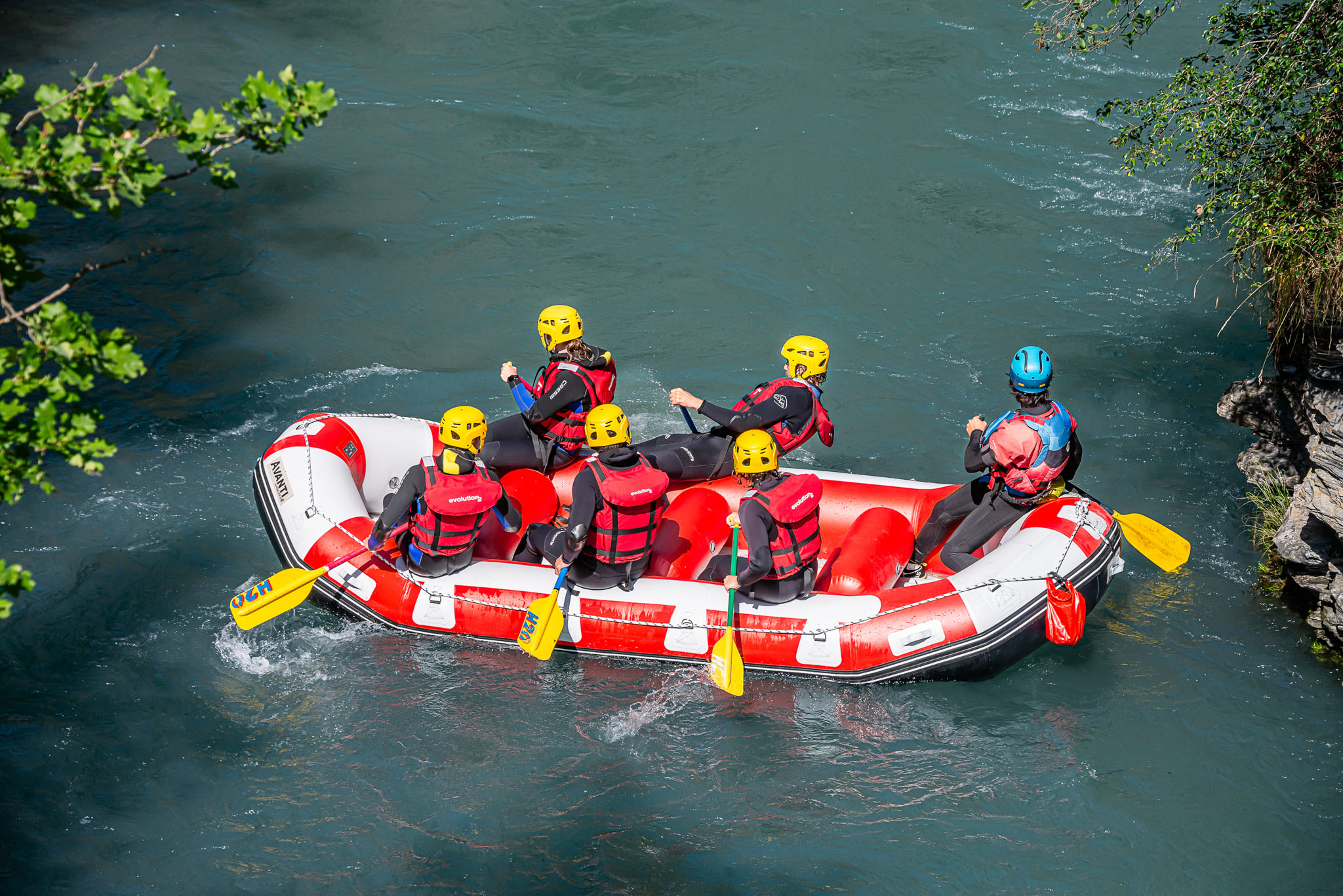 Rafting down the Dranse - rodeo course